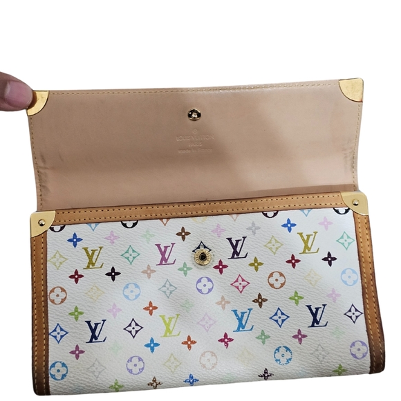 Louis Vuitton - Picture 2 of 7